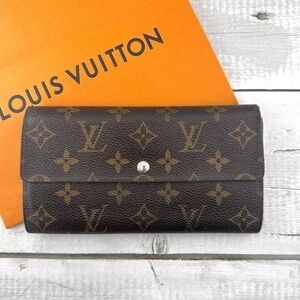AUTHENTIC Louis Vuitton Sarah Wallet. Monogram pattern.